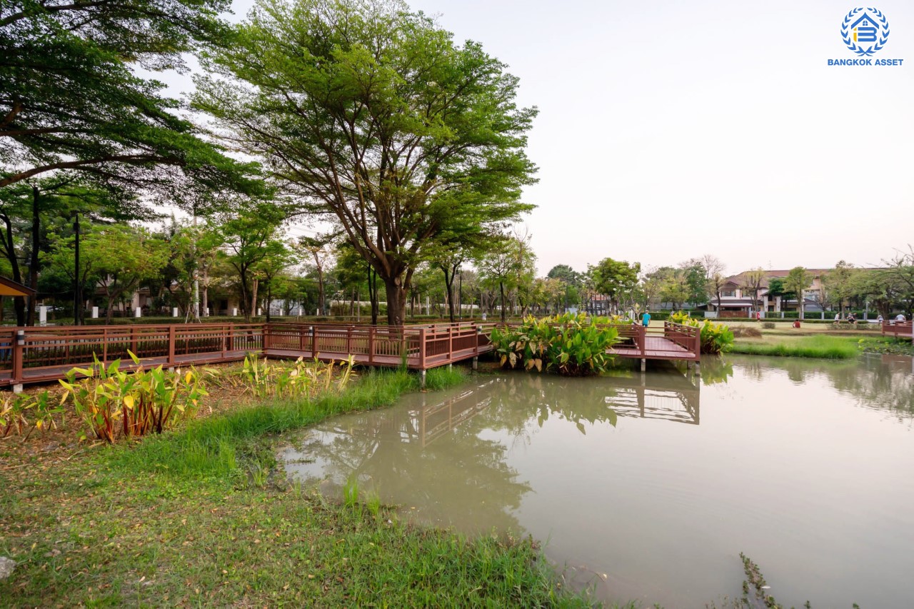 คฤหาสน์ตกแต่งใหม่ หลังใหญ่ที่สุดเท่าที่เคยมีมา!! แบรนด์ Sansiri ม.เศรษฐสิริ สนามบินน้ำ แปลงมุม ดีไซน์สุด Luxury ทำเลโซนเมือง! เนื้อที่ 121.3 ตร.ว. บนพื้นที่ใช้สอยถึง 510 ตร.ม. ฟังก์ชันจัดเต็ม 4 ห้องนอน 5 ห้องน้ำ 1 ห้องแม่บ้าน 1 ห้องอเนกประสงค์ จอดรถได้ถึง 5 คัน บนทำเลใกล้เซ็นทรัลรัตนาธิเบศร์ และ MRT สายสีม่วง "สถานีแยกนนทบุรี1"